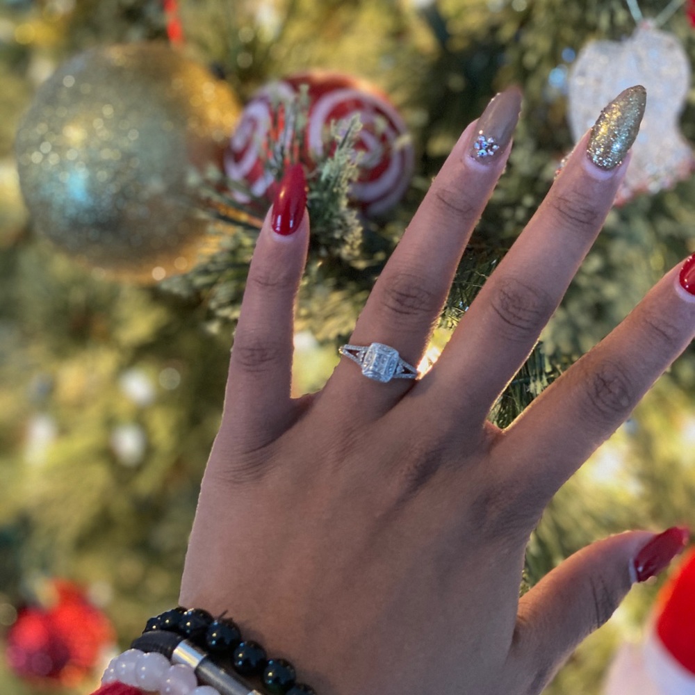 Engagement ring - Picture 3 of 3